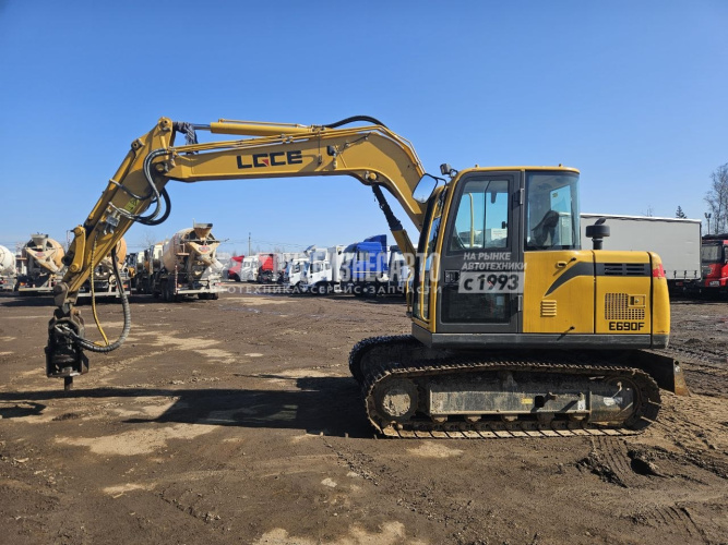 Купить Экскаватор гусеничный LGCE E690F с гидровращателем  б/у (2024 г.в., 1038 м.ч)(0100) в компании Русбизнесавто - изображение 6